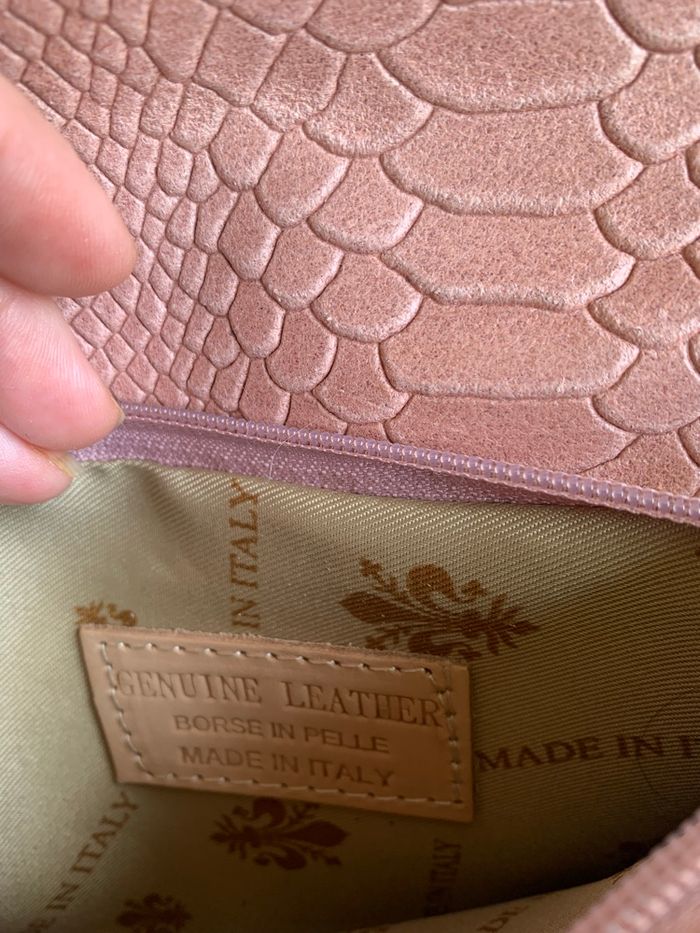 Petit sac en cuir italien avec finition effet python - photo numéro 7