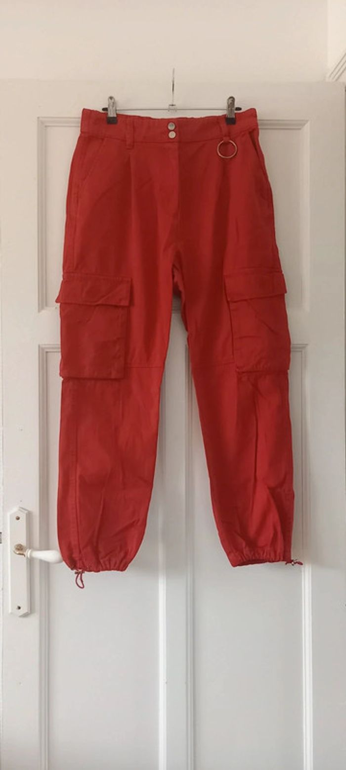 Pantalon cargo bershka rouge 40