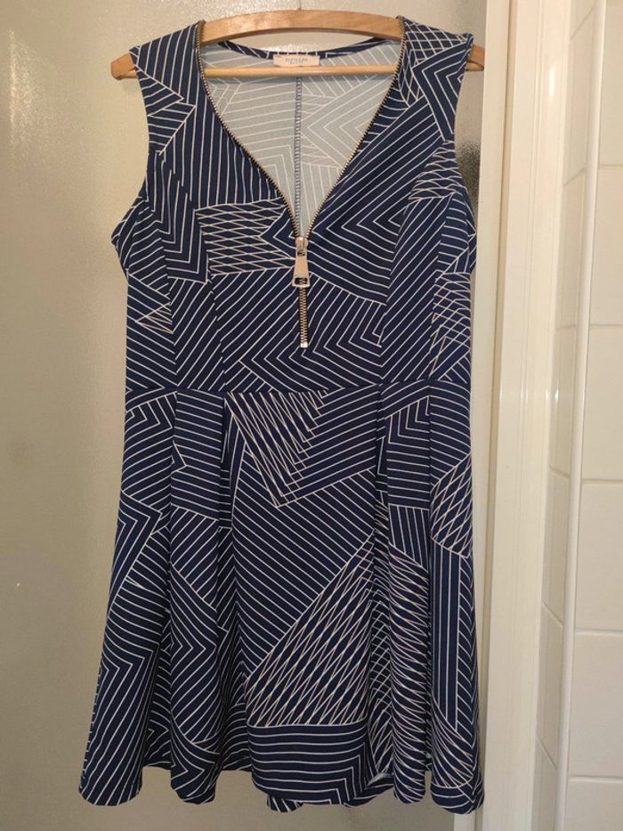 Robe d'été évasée fifilles paris T2 bleue a rayures asymétriques - photo numéro 2