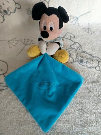 Peluche doudou Mickey