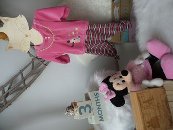 Jolie pyjama 2 pieces velour rose multicouleur disney baby Minnie bébé fille 3 mois