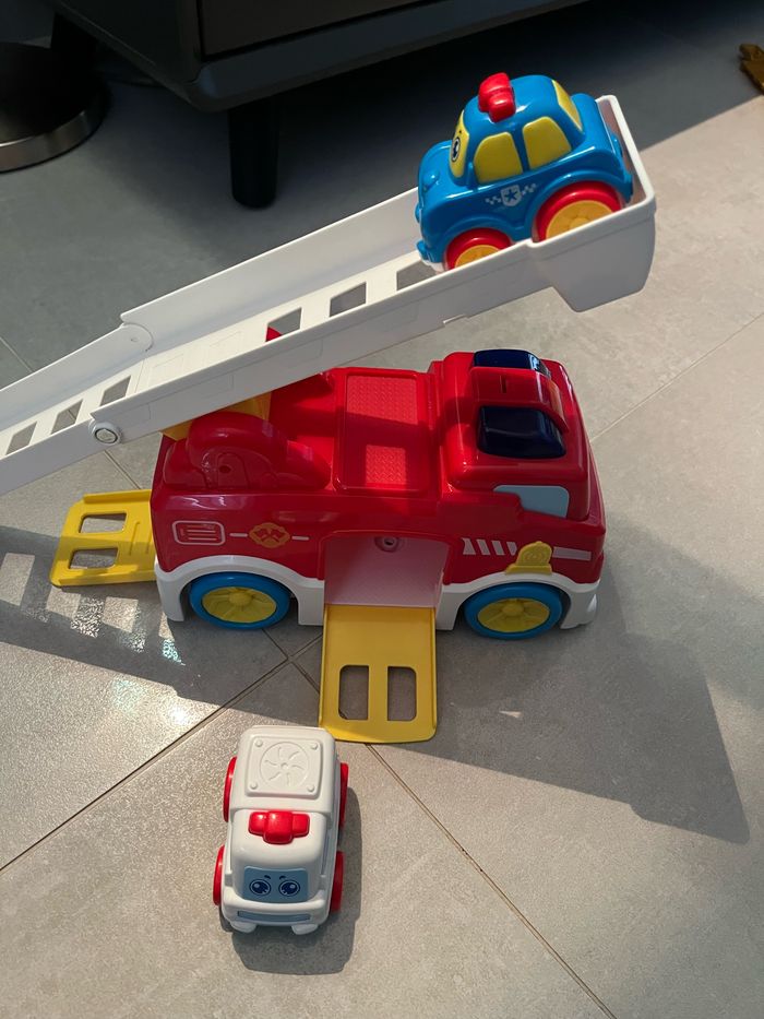 Camion de pompier et 2 véhicules - photo numéro 3