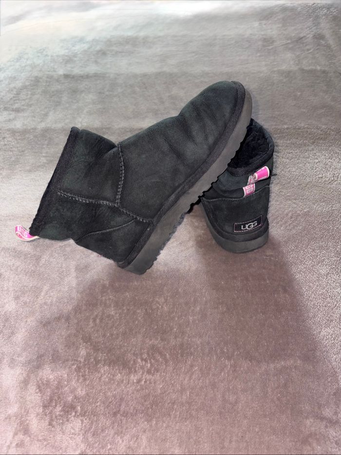 Bottines UGG noir taille 36 en bon état