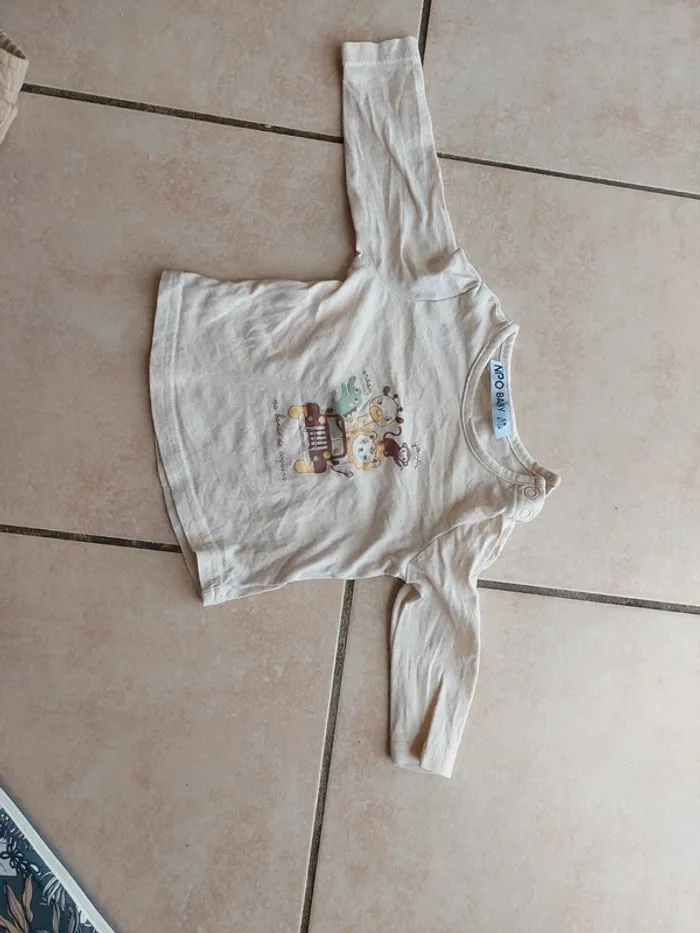 Tee-shirt 6 mois - photo numéro 2