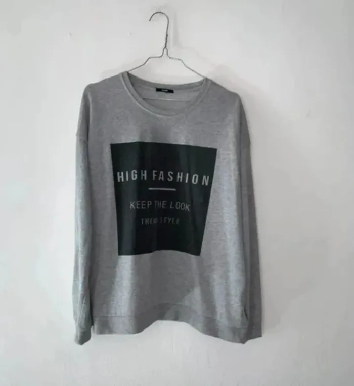 Sweat gris imprimé – Kiabi – Taille 40 - photo numéro 2