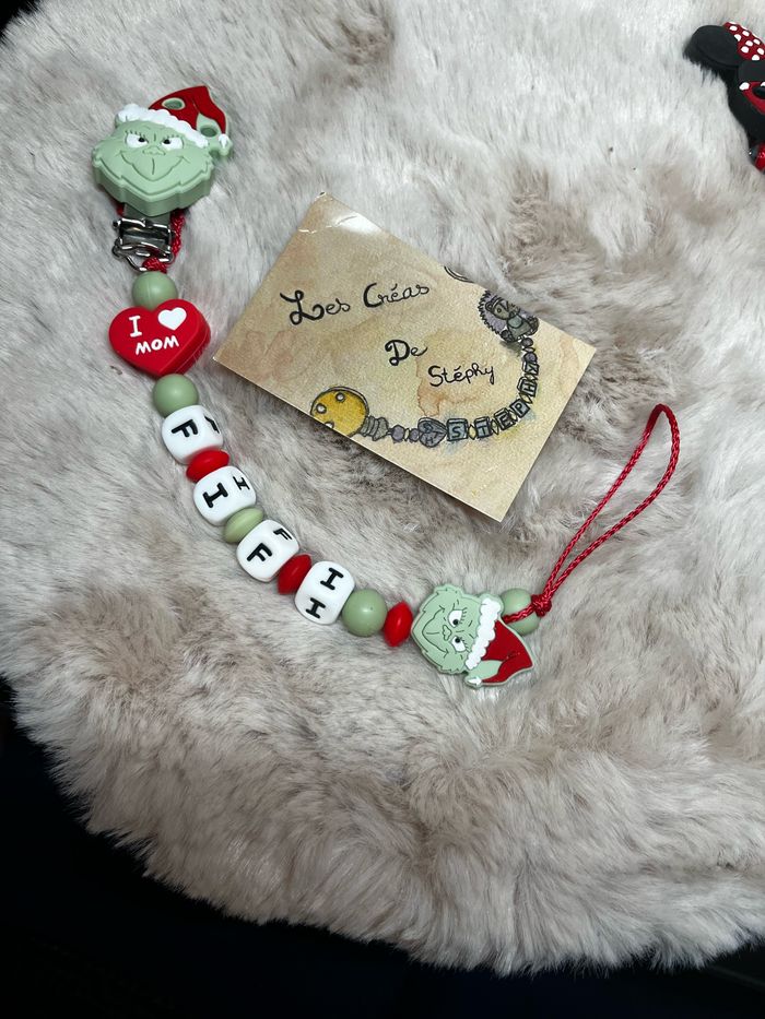 Attache tétine grinch