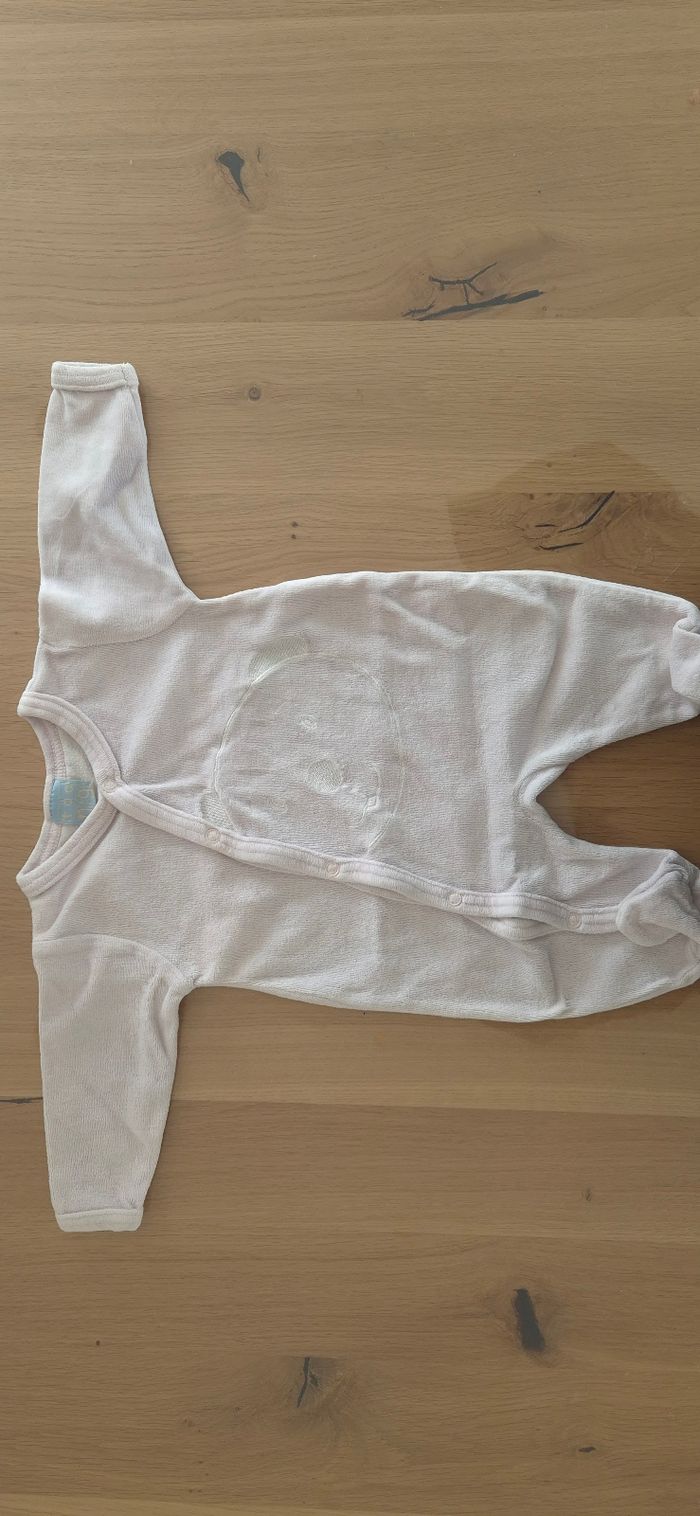 Pyjamas 1 mois - photo numéro 3