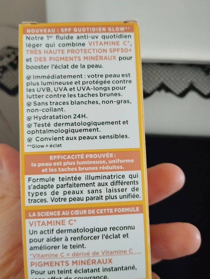 Fluide anti taches anti UV quotidien vitamine C glow - photo numéro 2