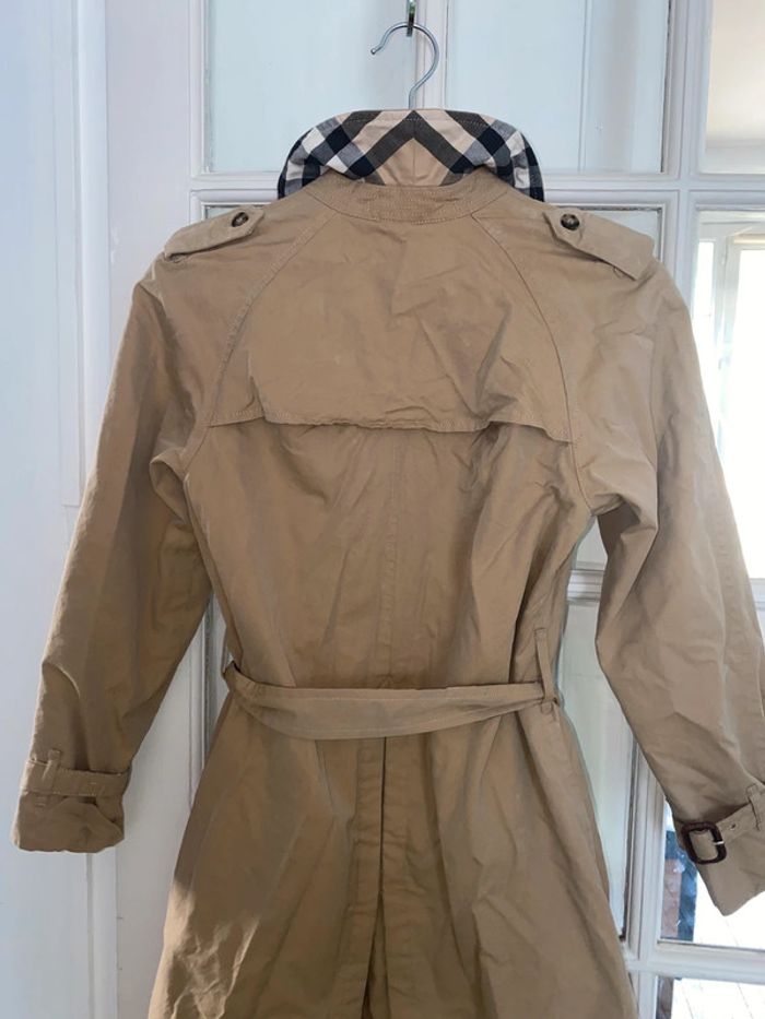 Trench burberry  14 ans (peut aussi convenir à un 34, petit 36) Valeur 900 euros - photo numéro 4