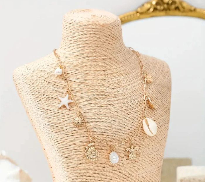 Collier fantaisie , neuf , idée cadeau, femme