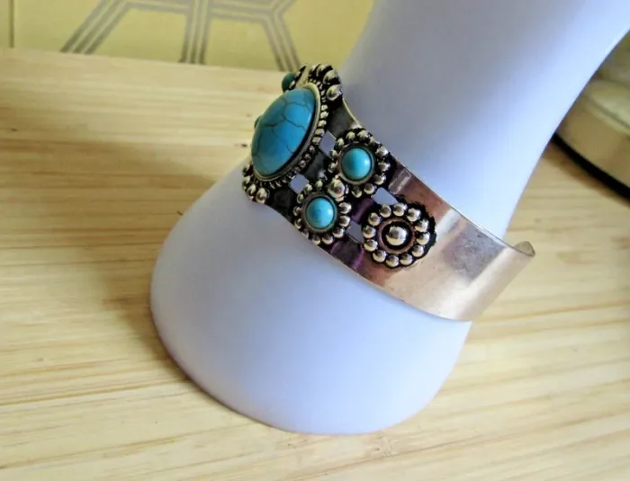 neuf idéal cadeau a tout petit prix bracelet jonc en métal argenté + turquoises - photo numéro 3