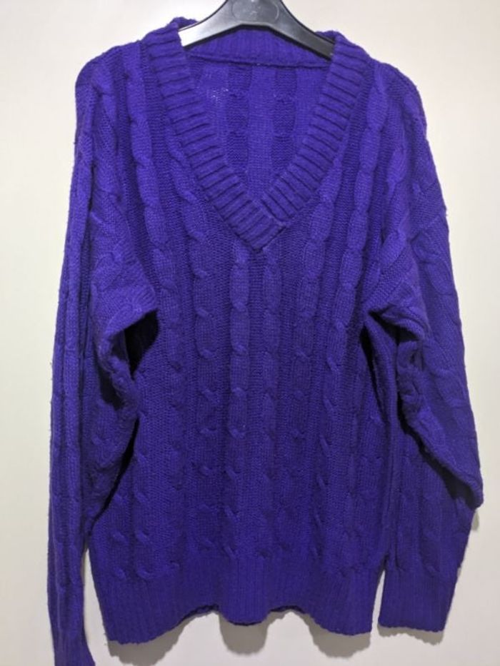 Pull vintage col V torsadé violet. Taille 40/42