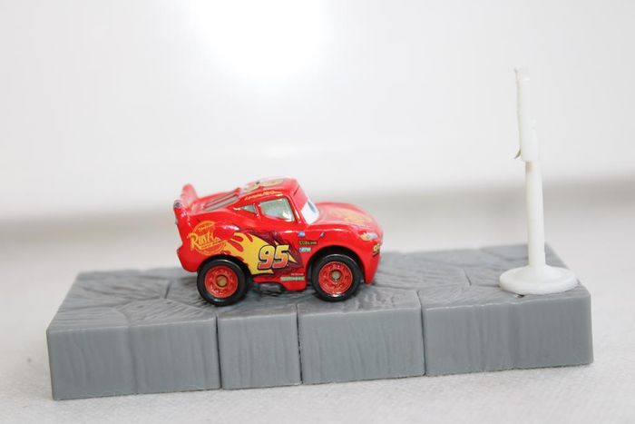 Disney Pixar Mini racer Flash Mc queen - photo numéro 6