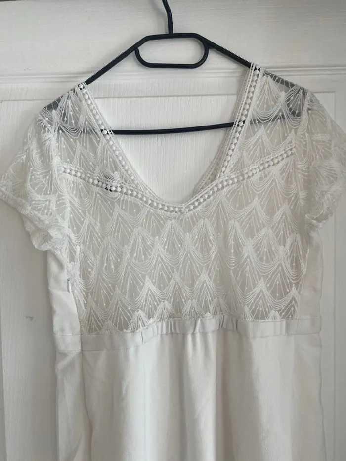 Robe blanche en dentelle - photo numéro 2