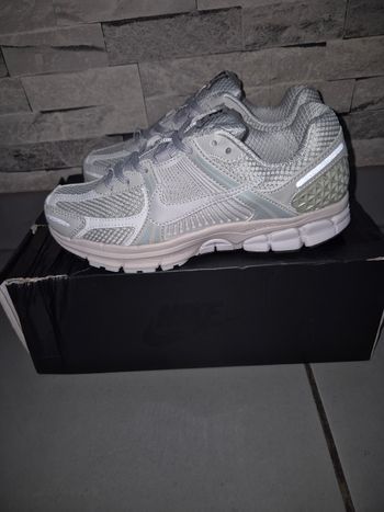 Nike zoom vomero 5