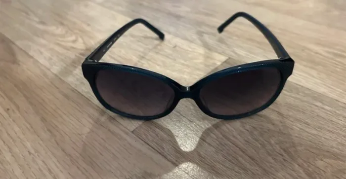 Lunettes de soleil Lacoste modèle L614S couleur 424 BLEU marine - photo numéro 4