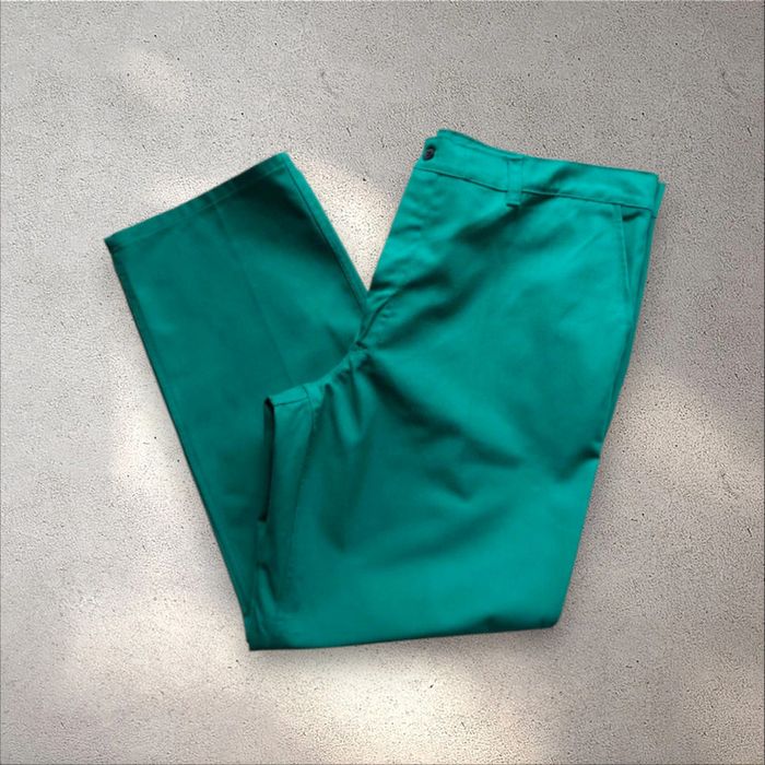 Pantalon en jean jambes larges vert neuf sans étiquette taille 52