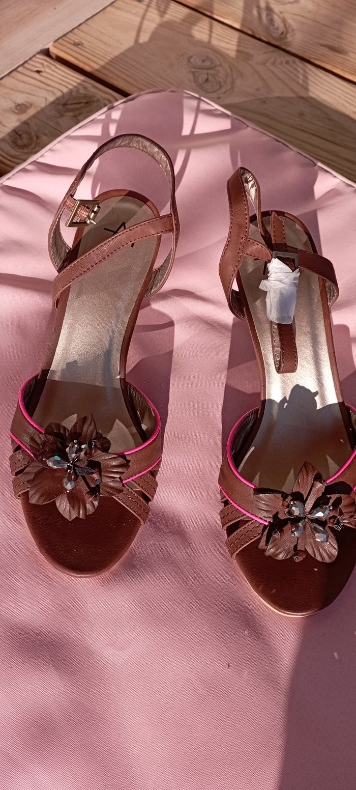 Chaussures femme marron avec du rose à talon - photo numéro 3