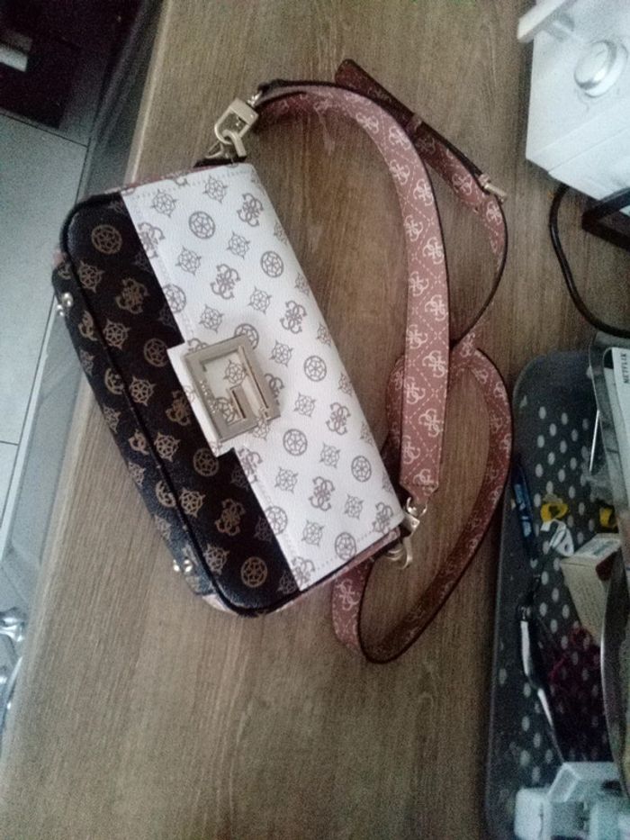 Sac à main Guess - photo numéro 2