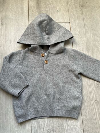 Pull gris à capuche tape à l’œil 9 mois