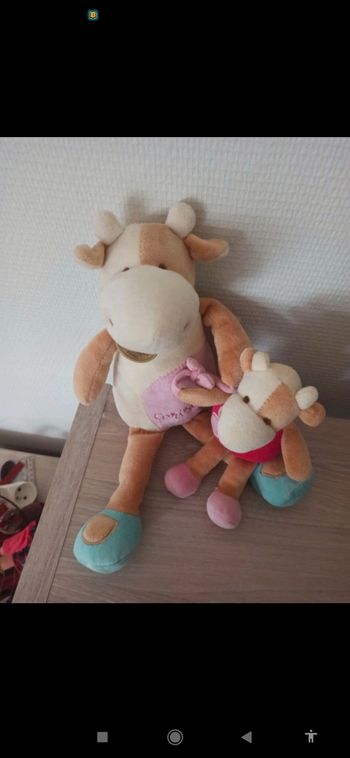 Doudous vaches la maman et la petite fille