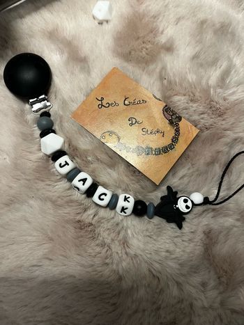 Attache tétine jack