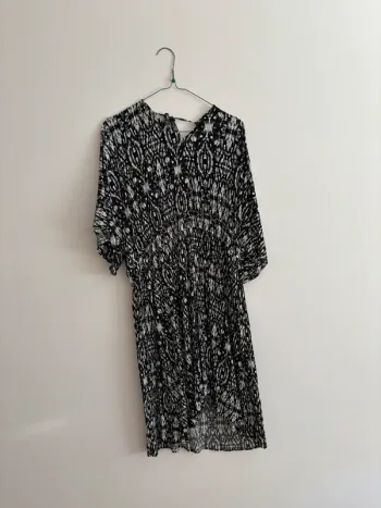 Robe fluide imprimée noir et blanc – Gémo T50 – viscose légère