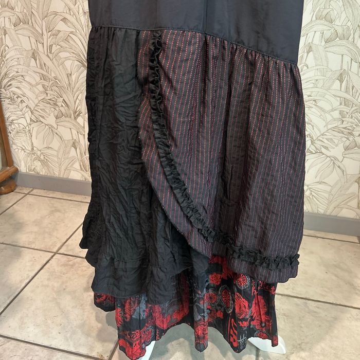 Robe longue noire et rouge - photo numéro 3