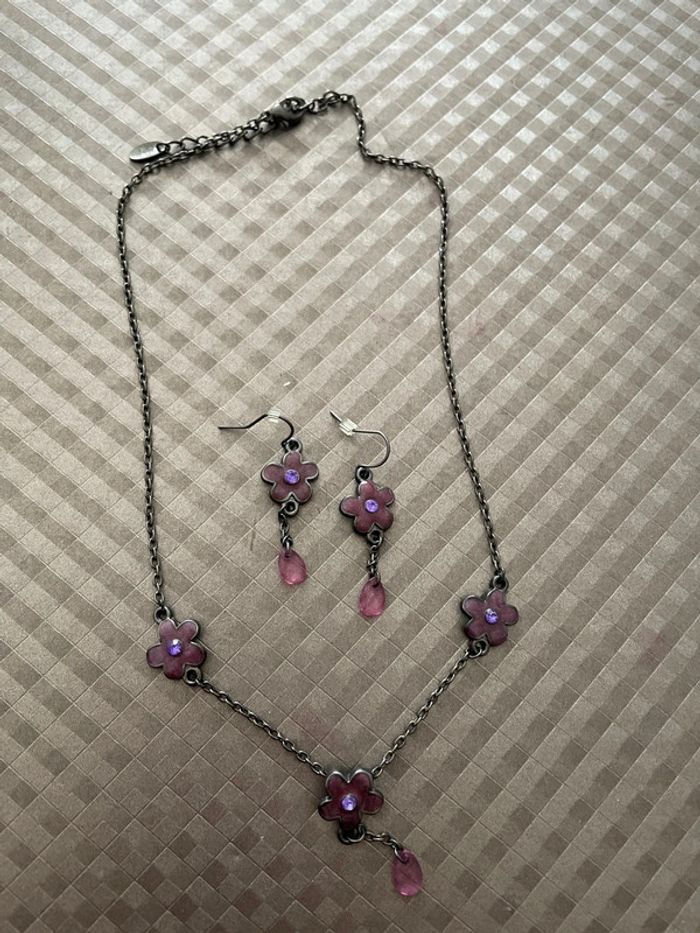Ensemble collier et boucles d’oreilles