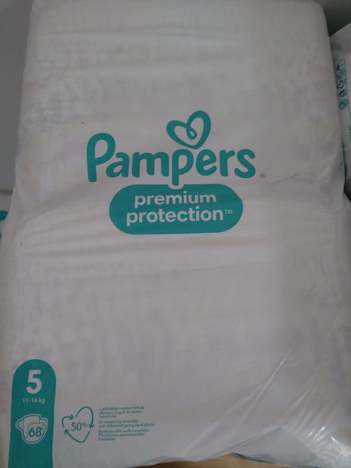 Lot de 3 paquets de couches bébé Pampers premium protection taille 5