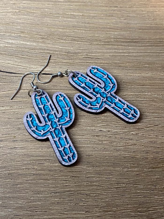 Paire de boucles d oreilles cactus bois - photo numéro 4