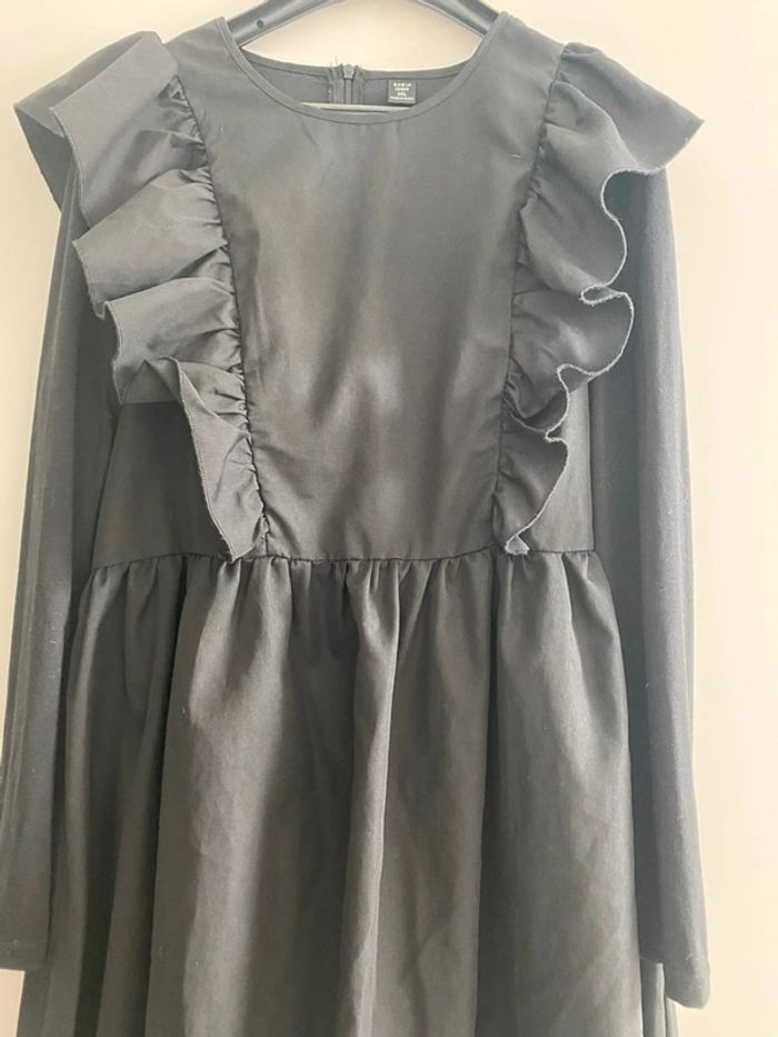 Robe noire a volants - photo numéro 2