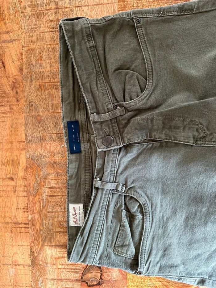 Jean troué vert kaki Zara - photo numéro 4