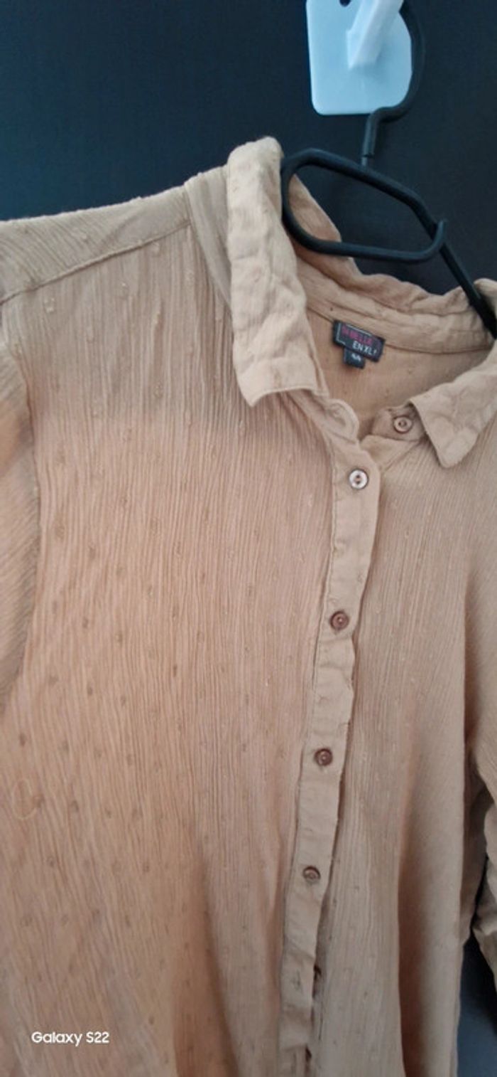 Très belle chemise - photo numéro 2