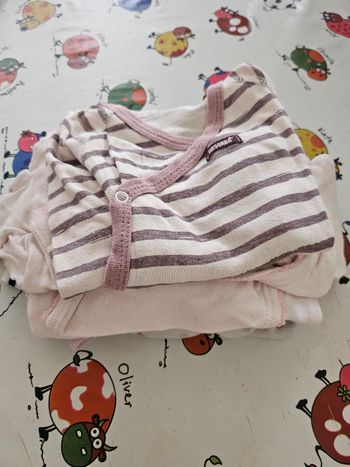 Lot des bodys 6 mois