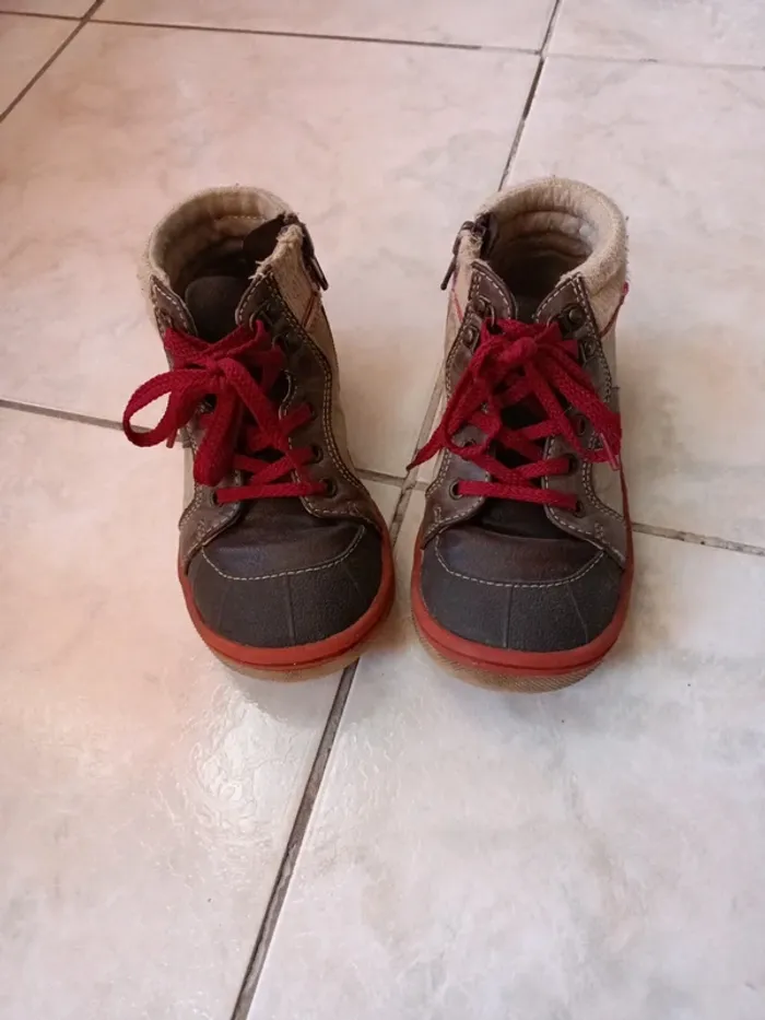 Chaussures montantes taille 27