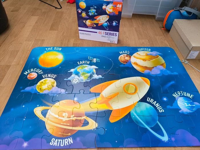 Puzzle xl 46 pieces theme système solaire