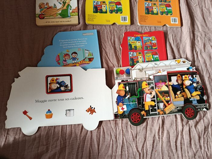 Lot de 6 livres cartonnés pompier et autres bébé - photo numéro 3