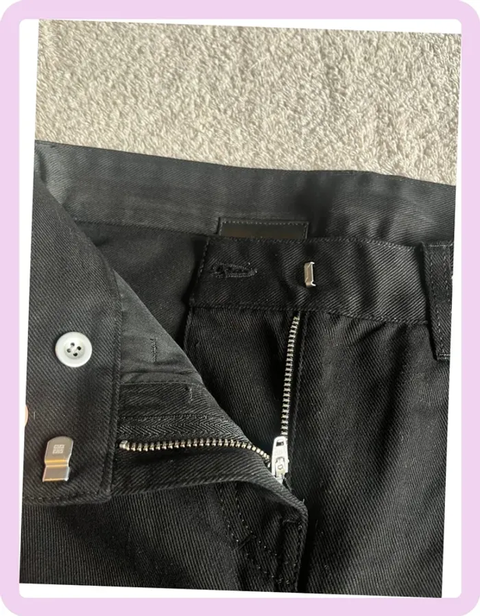 Jean Givenchy taille 25 – effet jupe originale + tirette – pièce stylée & rare - photo numéro 4