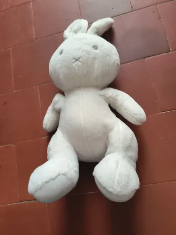 Peluche lapin blanc
