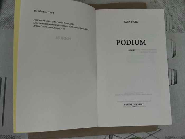 Podium Yann Moix Grasset - photo numéro 2