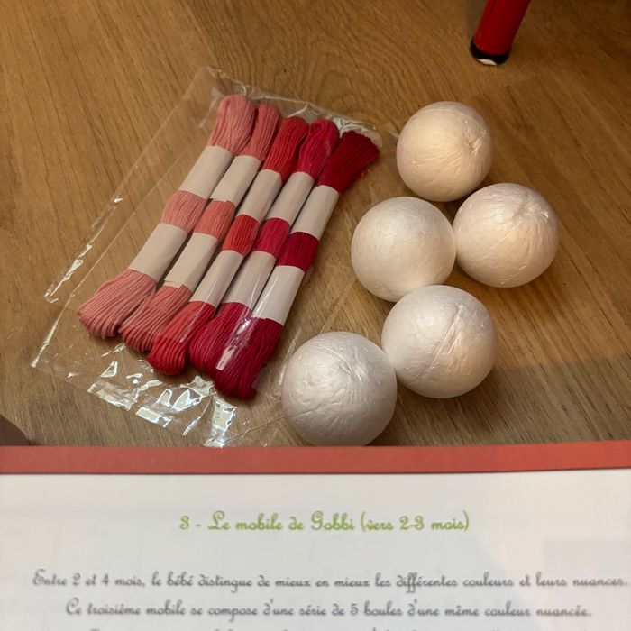 Lot portique et coffret mobiles Montessori - photo numéro 5