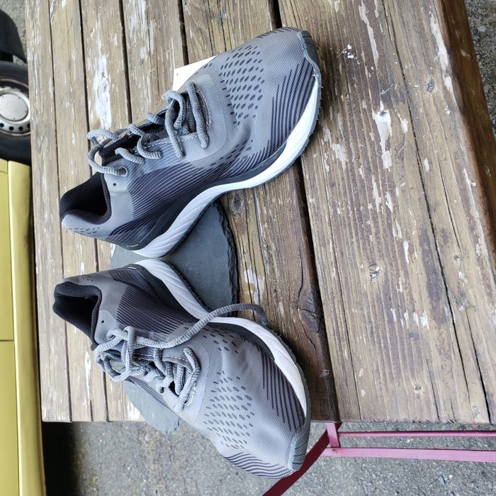 Tennis grises - photo numéro 5