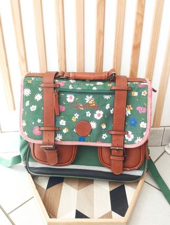 Cartable caméléon kaki fleuri