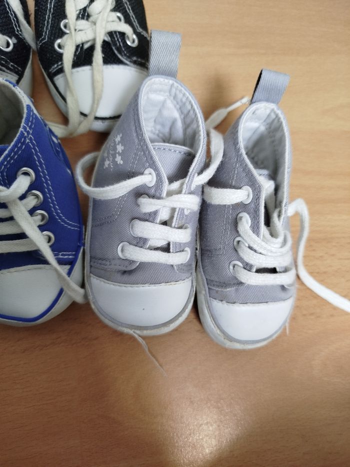 Lot de chaussures bébé taille 6 -9 mois - photo numéro 4
