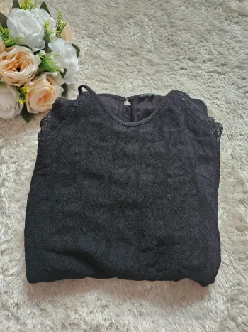 Robe noir sans manche avec dentelle