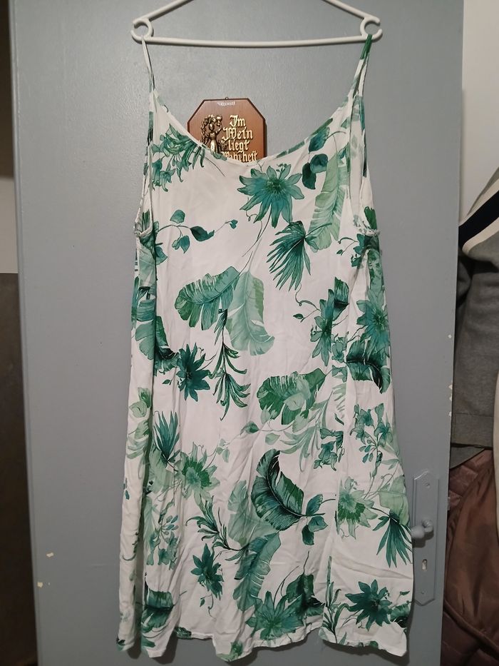 Robe  a bretelle  taille 54 56  5e