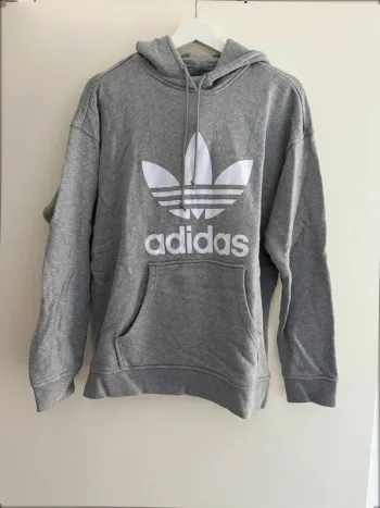 Adidas pull gris à capuche taille M en très bon état