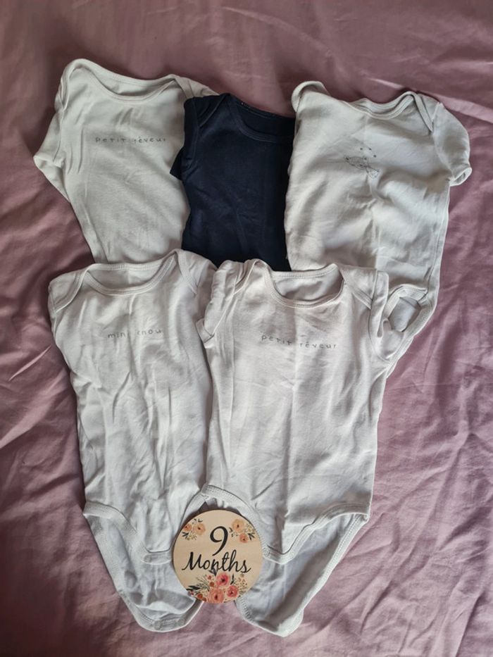 Lot bodies ML 9 mois