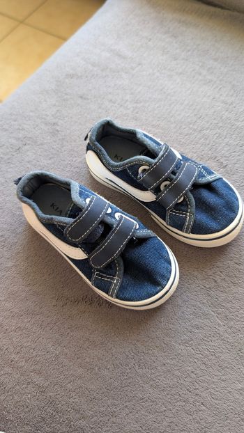 Basket jeans enfant 23 neuves
